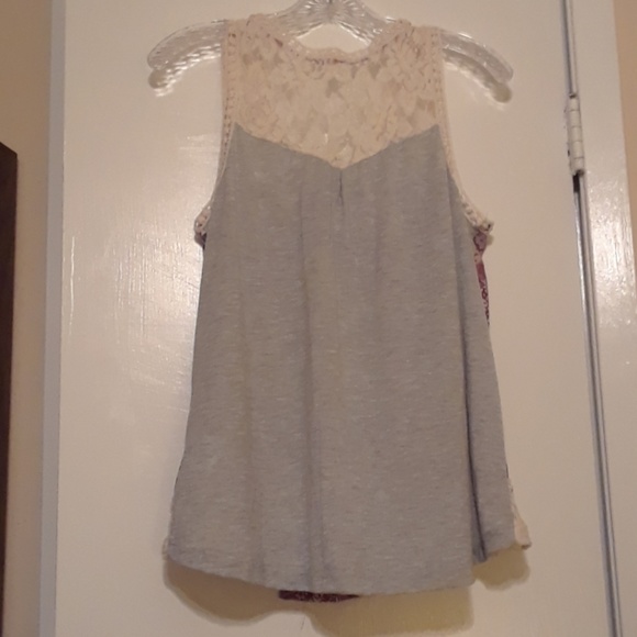 Coco & Jameson flirty lace inset Summer Top - Picture 4 of 4